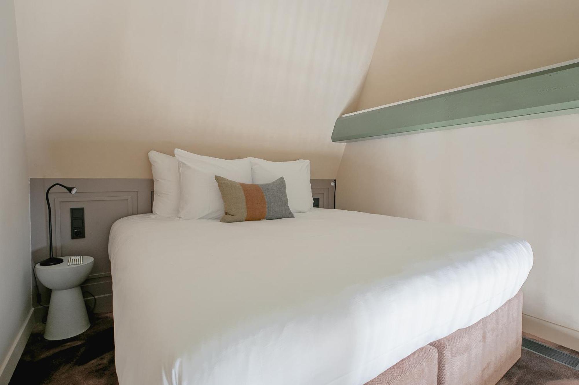 Metzlr House Hotel Haarlem Room photo